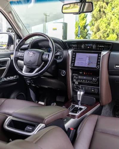 Toyota Hilux — interior